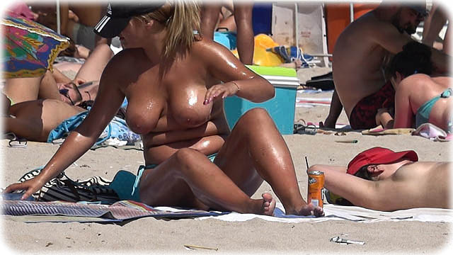 Big tits and wet bikini 